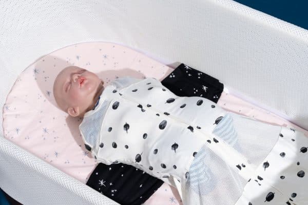 How Do Smart Cribs Track Babys Sleep Patterns?